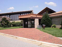 [photo, Brooklyn Park Public Library, 1 East 11th Ave., Brooklyn Park, Maryland]