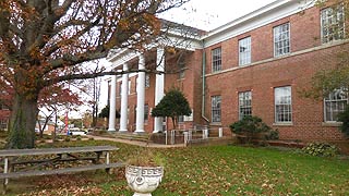 [photo, St. Mary's County Courthouse, 41605 Courthouse Drive, Leonardtown, Maryland]