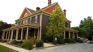 [photo, Town Hall (Town House), 7547 Main St., Sykesville, Maryland]