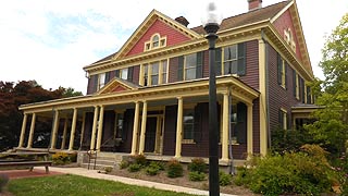 [photo, Town Hall (Town House), 7547 Main St., Sykesville, Maryland]