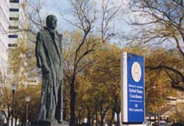 [photo, Thurgood Marshall statue, by Reuben Kramer, Garmatz Federal Courthouse (view from West Pratt St.), 101 West Lombard St., Baltimore, Maryland]